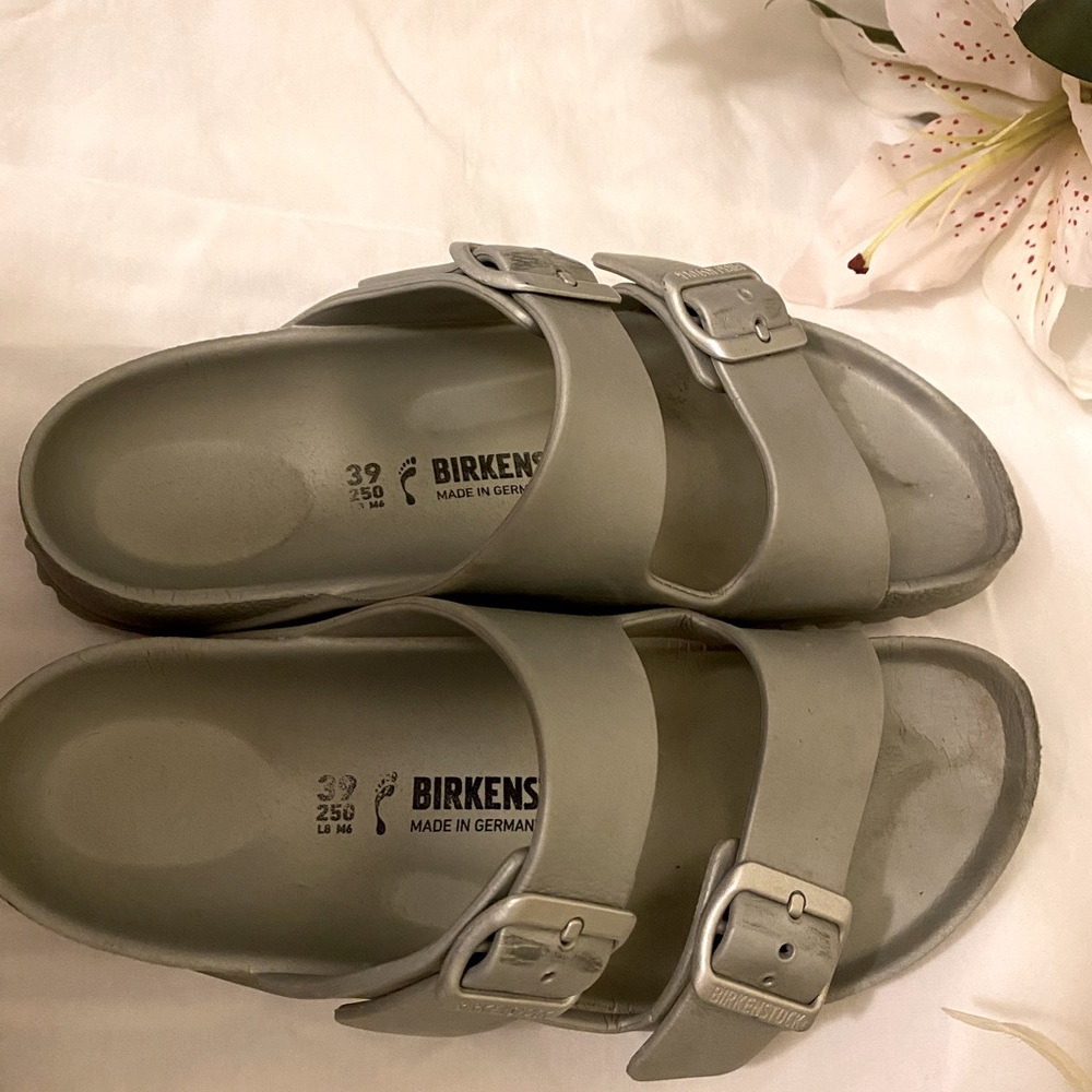 Birkenstock sandals. Silver. Size 39. (Equivalent to 8.5 US).